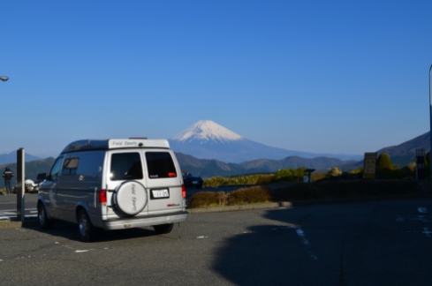 Klaus the camper van in front of Mt Fuji